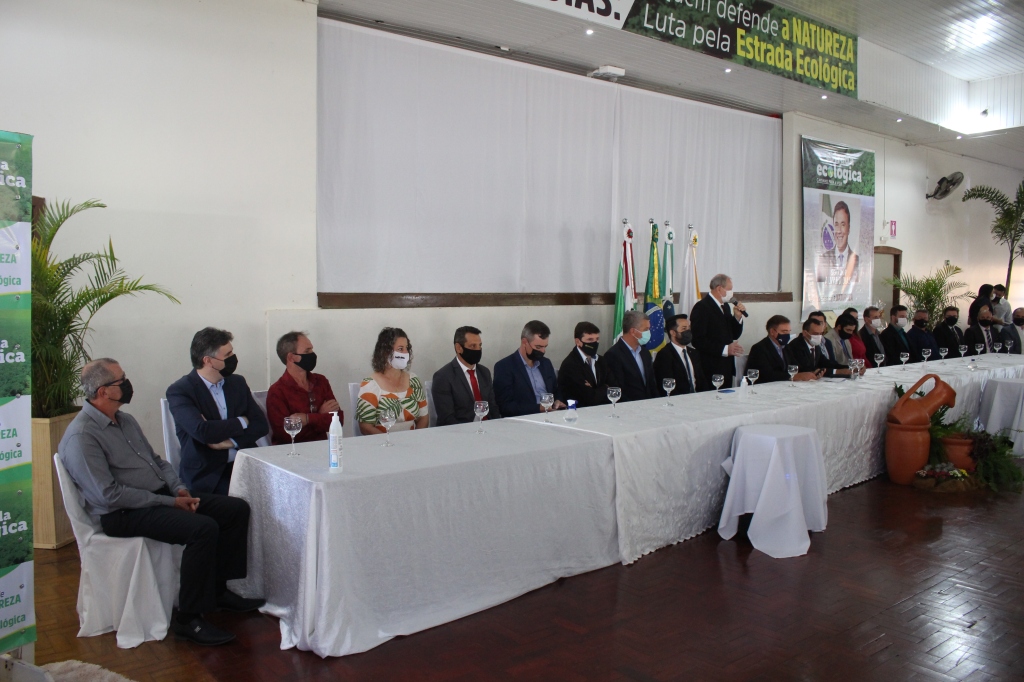 Prefeitos do sudoeste participam da entrega de títulos de cidadão honorário ao senador Álvaro Dias